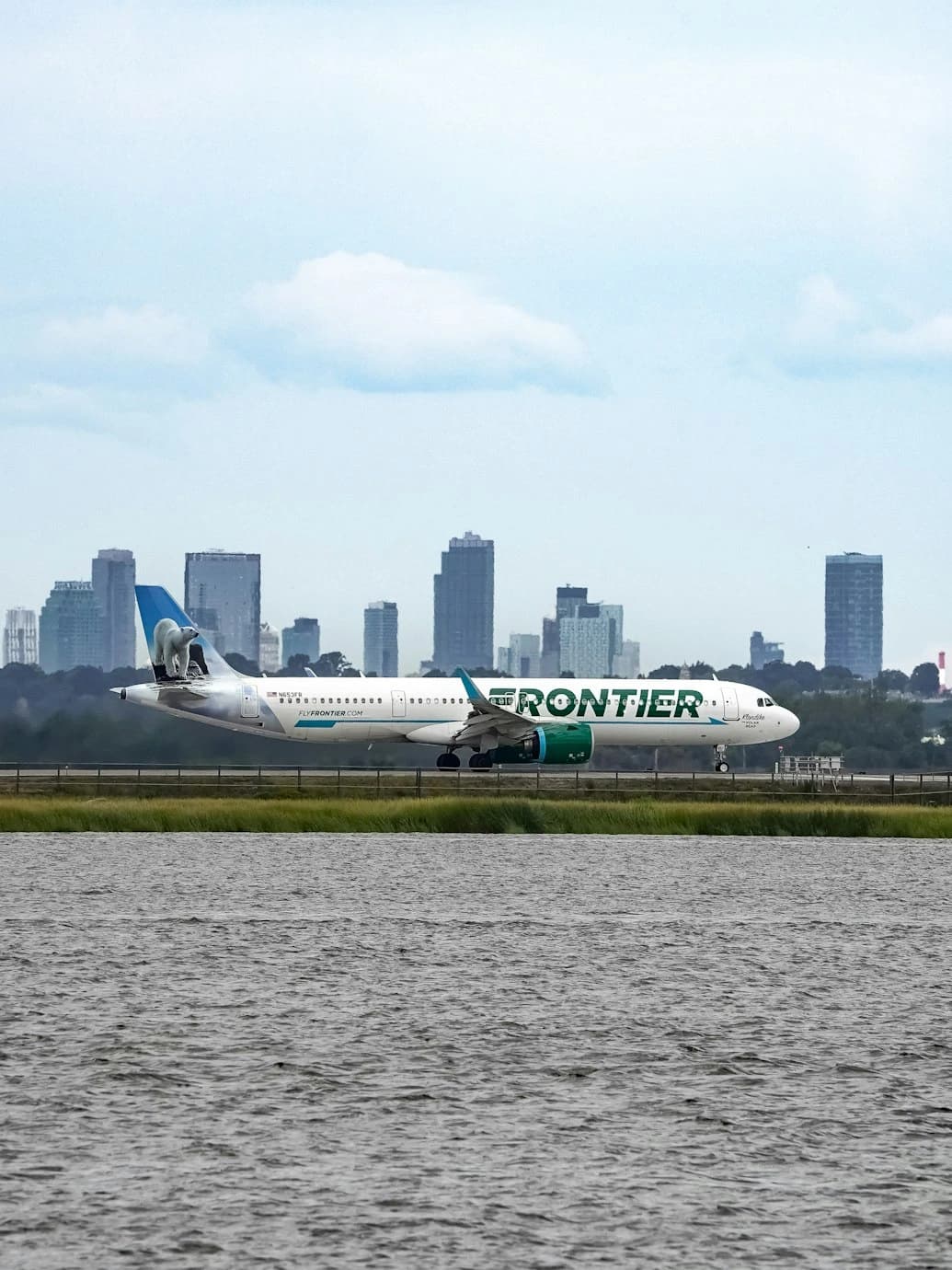 frontier airlines at John F Kennedy International Airport (jfk)