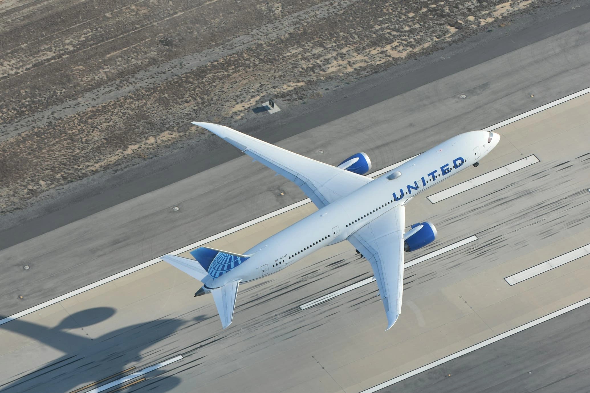 United Airlines 787-9 taking off for San Francisco to Singapore